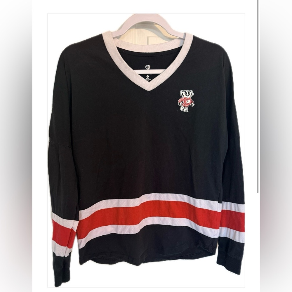 Wisconsin Badger Colosseum Black Cotton V-Neck Long
Sleeve Apparel Size S